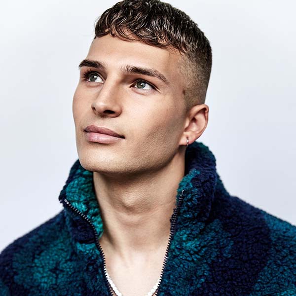 Building a career from his bedroom, Elliot Horne champions the power of confronting emotion.