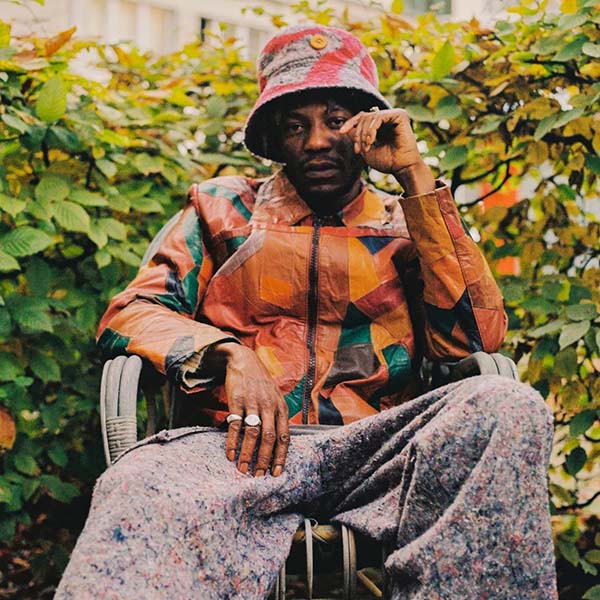 Selassie dampens burning egos with “Agua”, his latest poetic single.