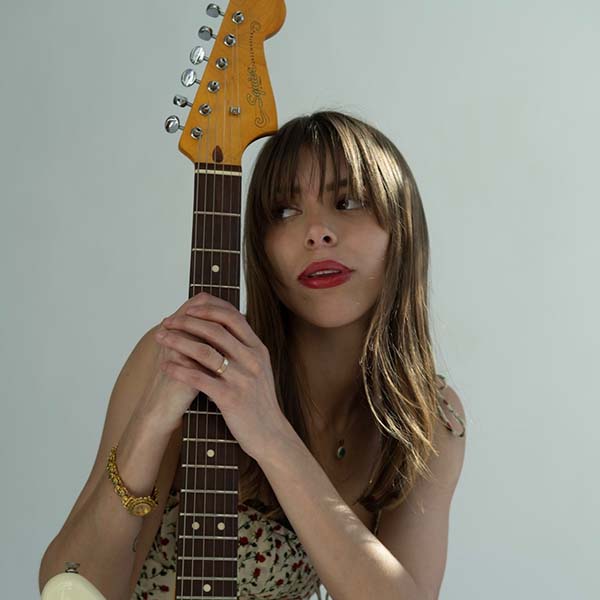 Battling her own emotions, Samantha Marie unveils her latest anthem, “Push Me Out”.